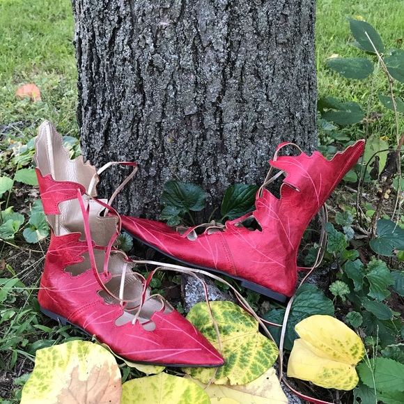 Red Gladiator Leaf Boots - Picture 3 of 7